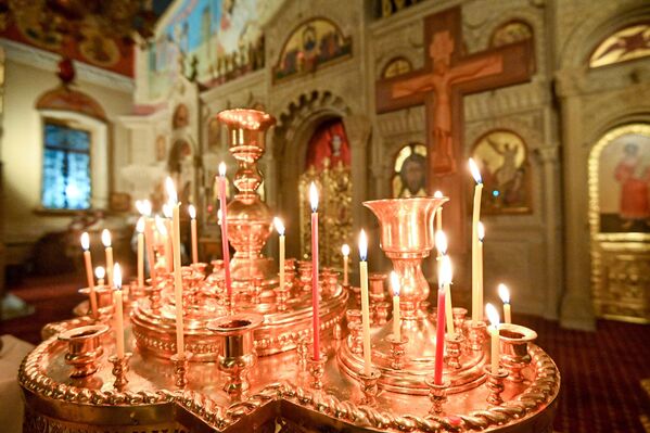 Пасхальное богослужение в Кафедральном соборе св. Жен-Мироносиц в Баку - Sputnik Азербайджан