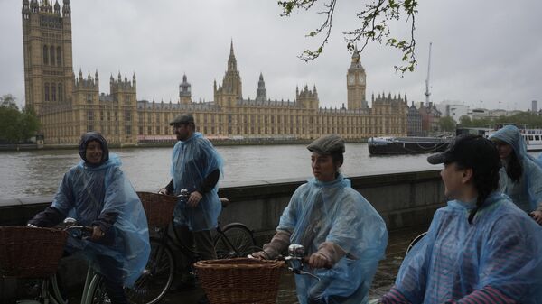 Туристы на велосипедах в Лондоне - Sputnik Азербайджан