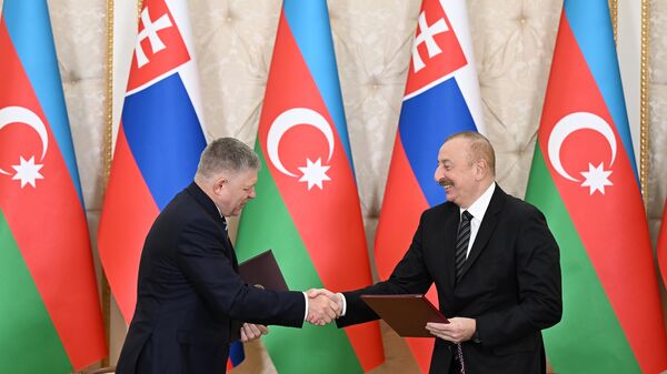 Президент Азербайджана Ильхам Алиев и премьер-министр Словакии Роберт Фицо - Sputnik Азербайджан