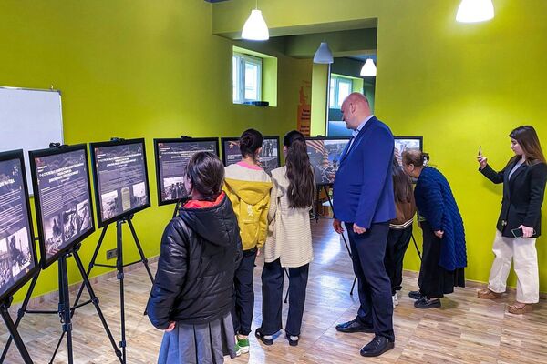 Выставка История великого подвига в Гусарах  - Sputnik Азербайджан