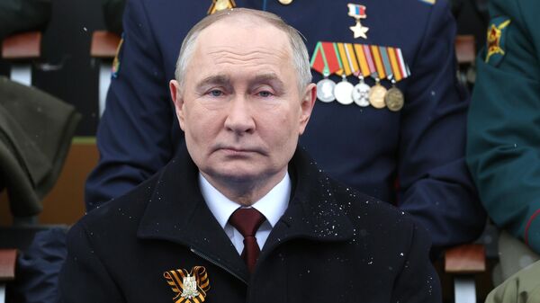 Президент РФ Владимир Путин выступает на параде в Москве, посвященном 79-й годовщине Победы в Великой Отечественной войне - Sputnik Азербайджан