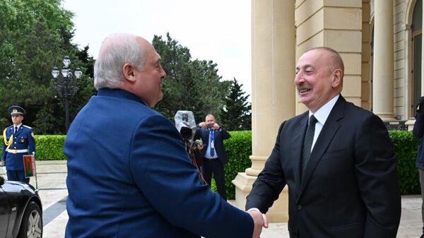 Александр Лукашенко с Ильхамом Алиевым - Sputnik Азербайджан