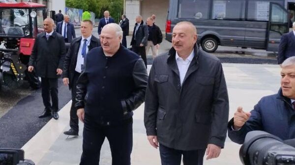 Лукашенко сделал подарок Шуше — белорусскую тракторную технику - Sputnik Азербайджан