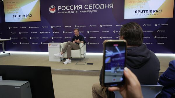 В Москве стартовал новый сезон проекта SputnikPro на Зубовском для журналистов - Sputnik Азербайджан