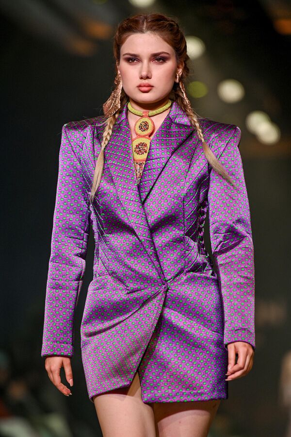 Модель во время показа коллекций на Baku Fashion Week. - Sputnik Азербайджан