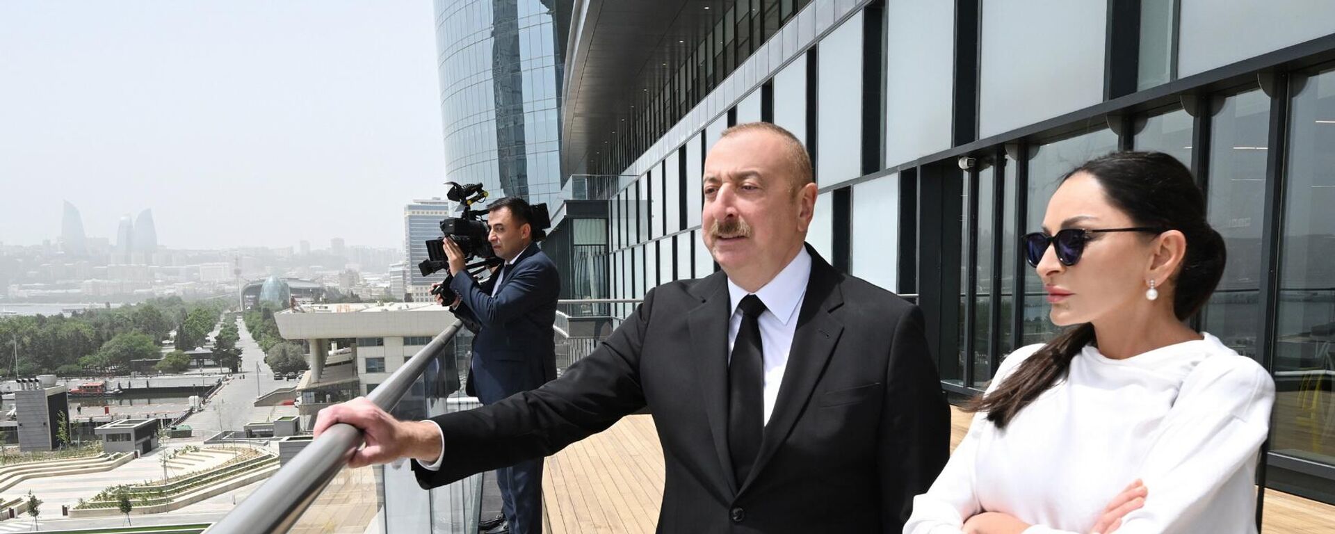 Ильхам Алиев и Мехрибан Алиева приняли участие в открытии нового объекта в центре Баку  - Sputnik Азербайджан, 1920, 27.05.2024