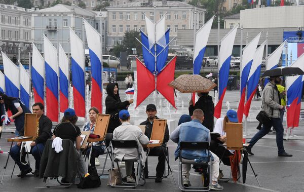 Празднование Дня России на Центральной площади Владивостока - Sputnik Азербайджан