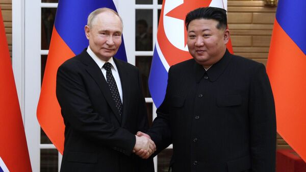 Россия и КНДР по итогам российско-корейских переговоров при участии лидеров стран Владимира Путина и Ким Чен Ына - Sputnik Азербайджан