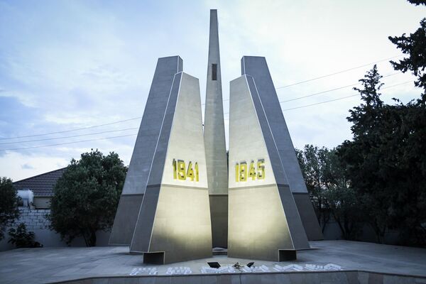 В память о начале Великой Отечественной войны в Баку прошла международная акция &quot;Свеча памяти&quot;. - Sputnik Азербайджан
