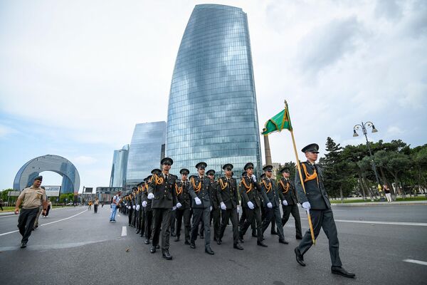 В Баку состоялся торжественный парад, посвященный Дню вооруженных сил. - Sputnik Азербайджан