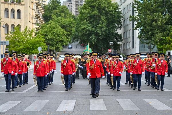 В Баку состоялся торжественный парад, посвященный Дню вооруженных сил. - Sputnik Азербайджан