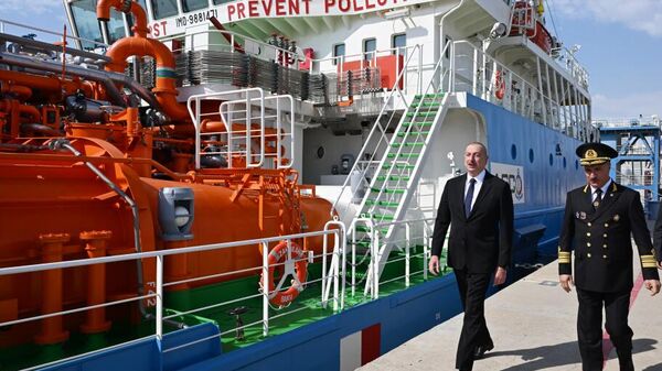 Prezident İlham Əliyev “Zəngilan” tankerinin istismara verilməsi mərasimində iştirak edib - Sputnik Azərbaycan