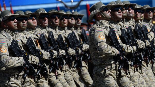 Военнослужащие Национальной армии Азербайджана во время военного парада, фото из архива - Sputnik Азербайджан