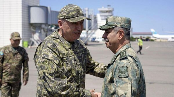 Учения на Каспии: министр обороны Азербайджана прибыл в Казахстан