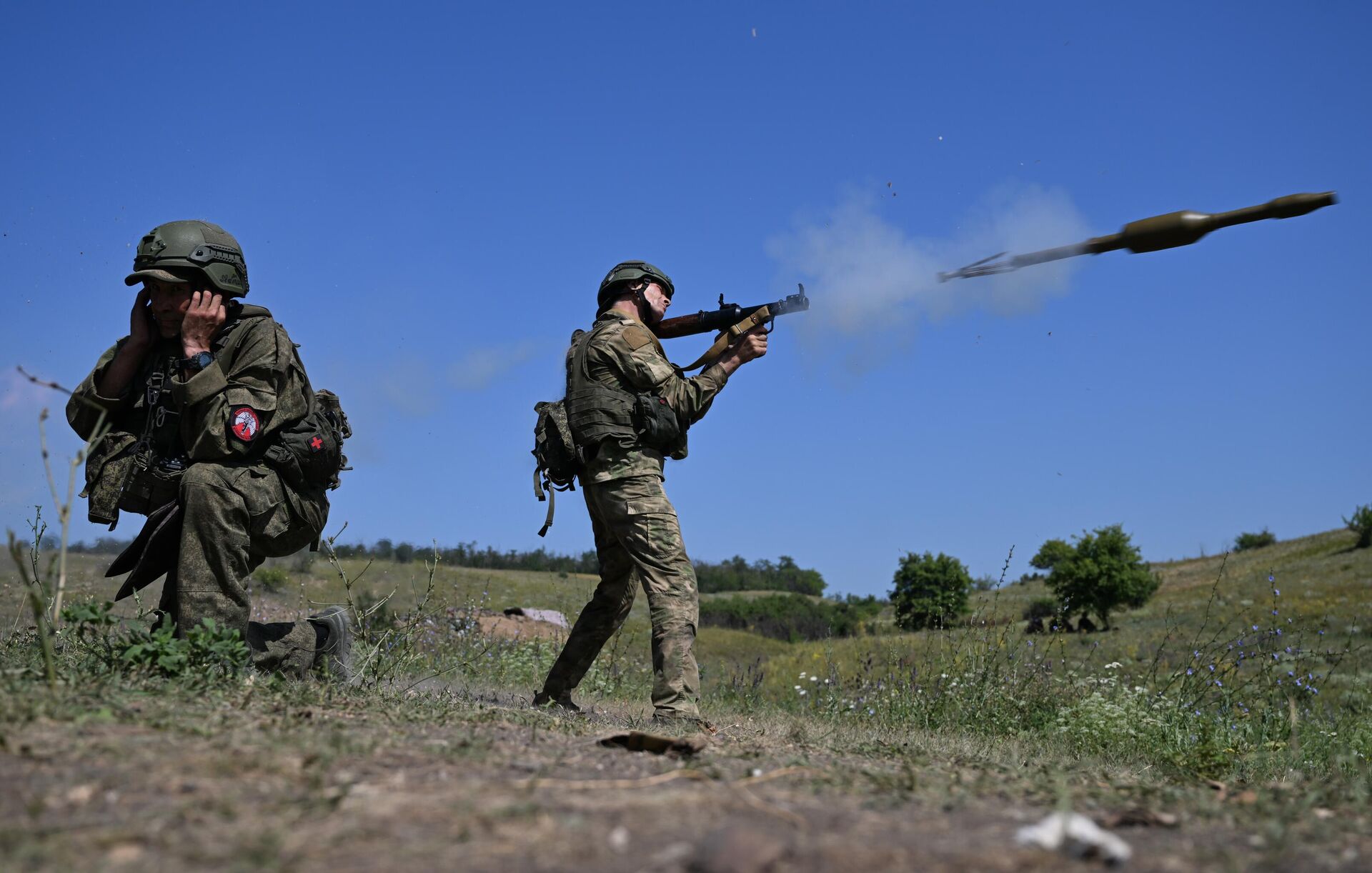 Военнослужащие штурмовых подразделений ЦВО ВС РФ отрабатывают боевое слаживание на полигоне в тыловом районе СВО на Авдеевском направлении, Россия - Sputnik Азербайджан, 1920, 25.07.2024