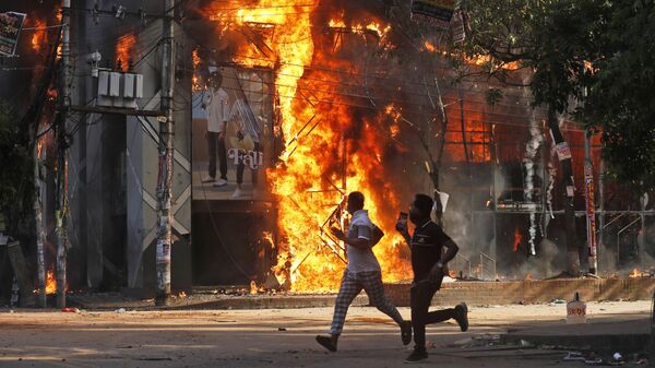 Беспорядки в Бангладеш - десятки убитых и раненых
