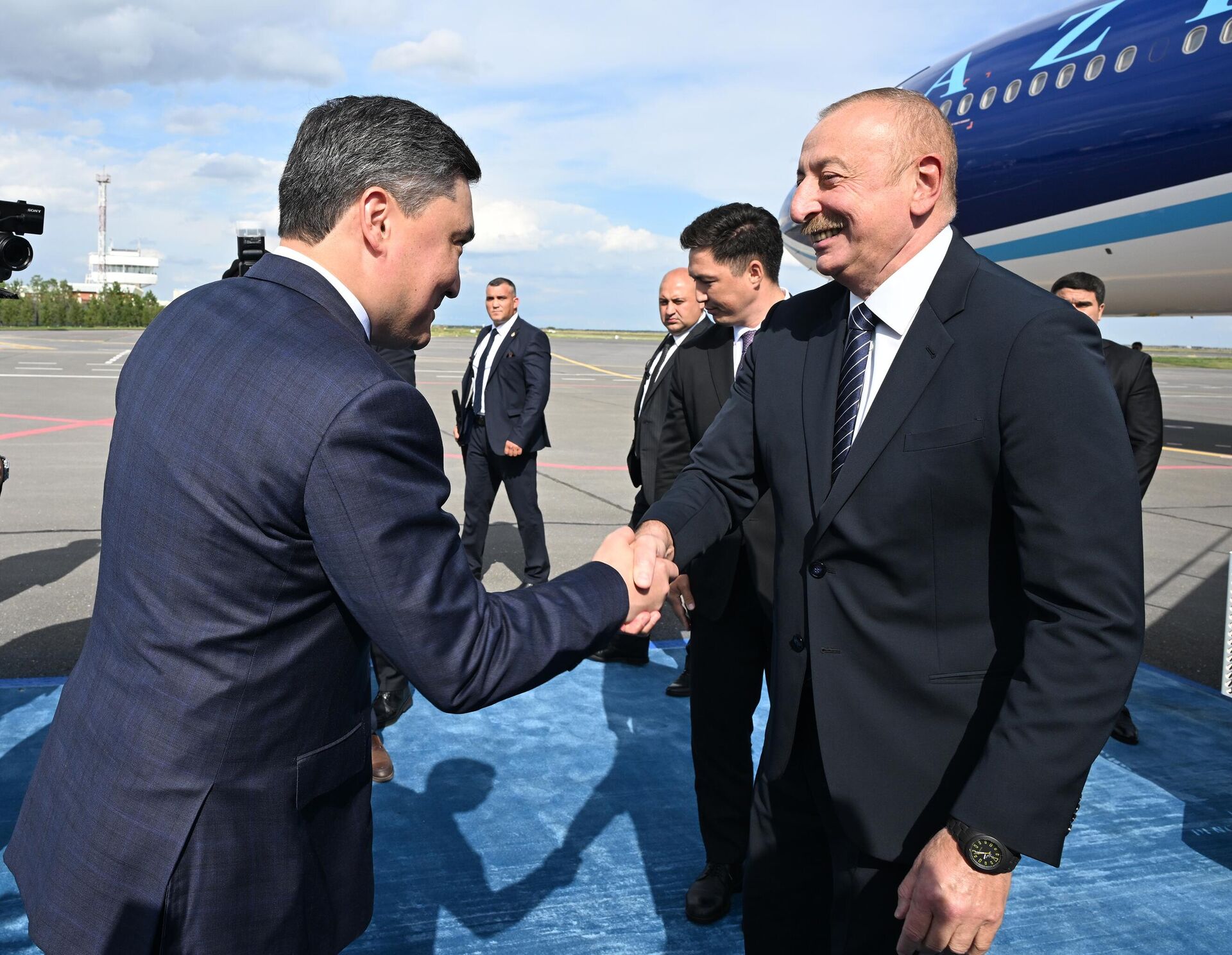 Azərbaycan Prezidenti İlham Əliyev Qazaxıstana səfərə gəlib
 - Sputnik Азербайджан, 1920, 08.08.2024