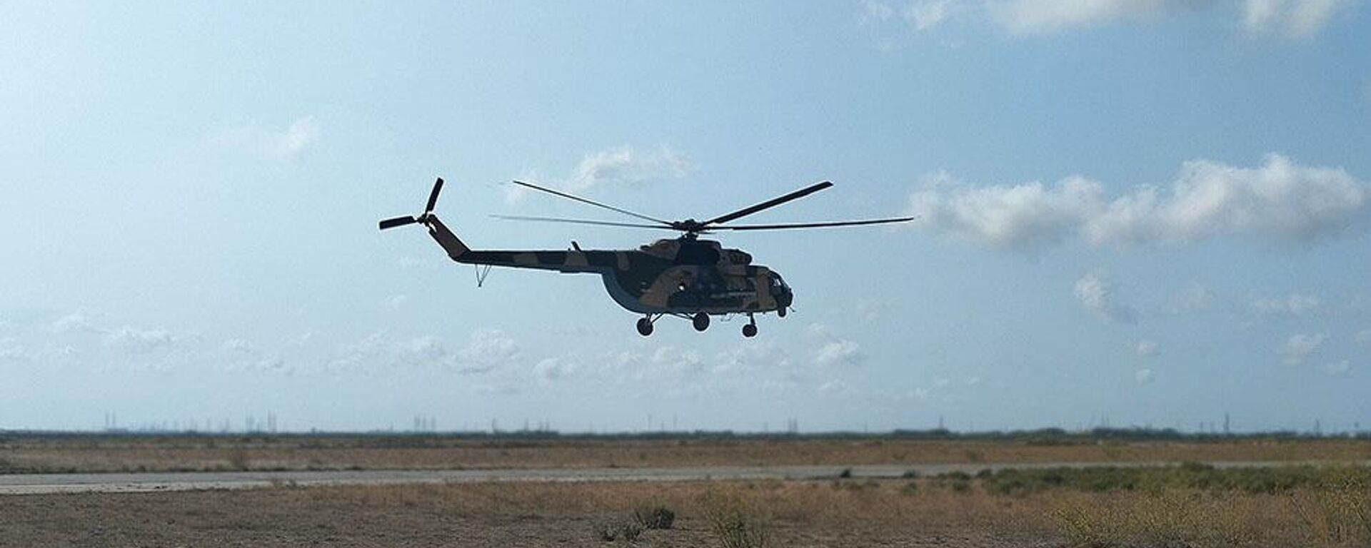 Учебно-тренировочные полеты проведены в вертолетных подразделениях ВВС Азербайджана  - Sputnik Азербайджан, 1920, 15.08.2024