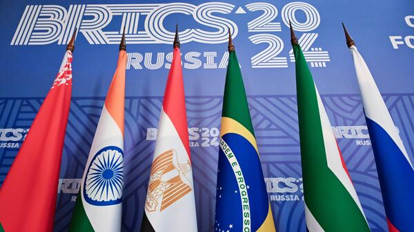 BRICS-ə üzv ölkələrin bayraqları, arxiv - Sputnik Azərbaycan