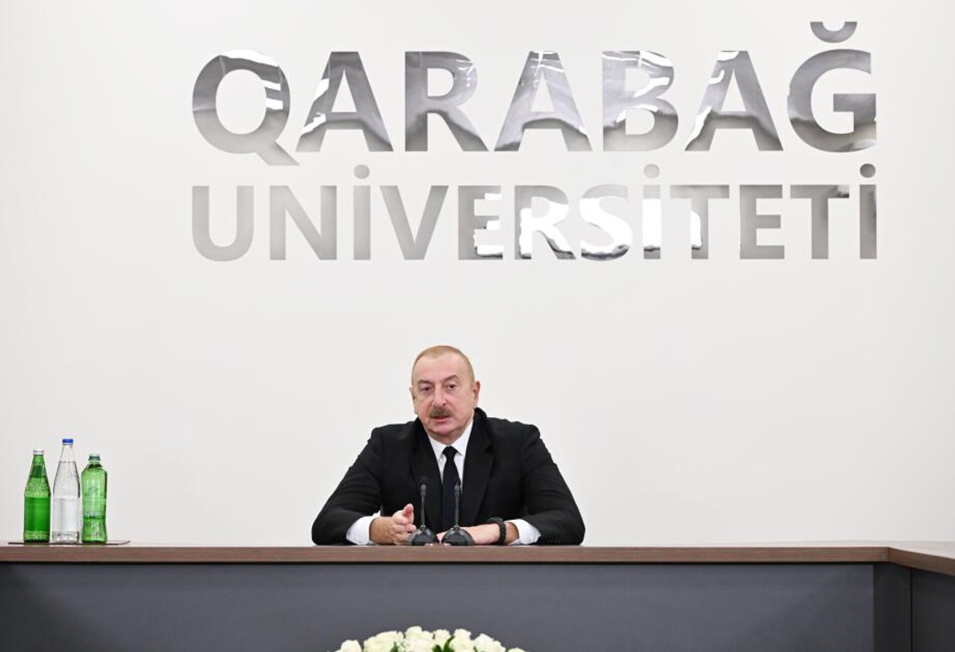 Prezident İlham Əliyev Xankəndidə Qarabağ Universitetində - Sputnik Азербайджан, 1920, 20.09.2024