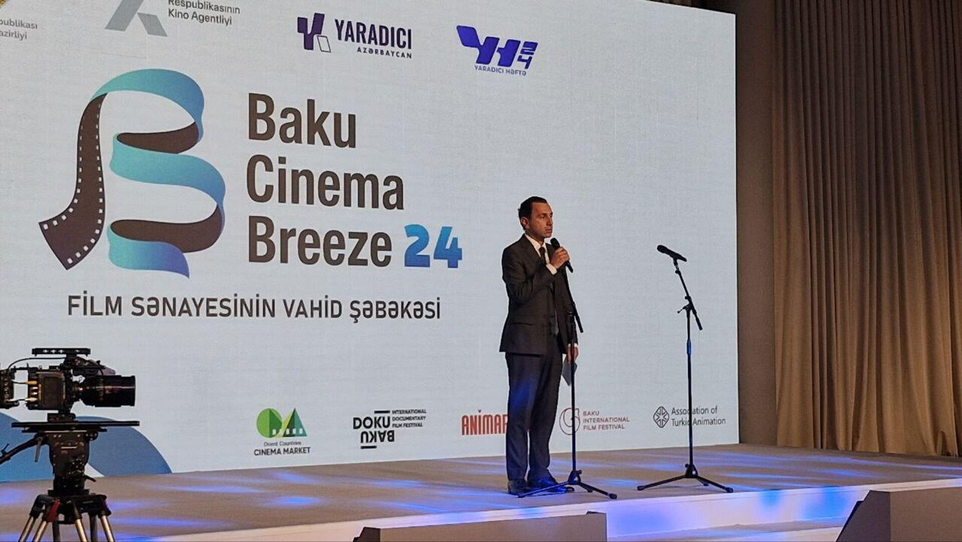 В Центре Гейдара Алиева открылся крупный кинофестиваль Baku Cinema Breeze - Sputnik Азербайджан, 1920, 03.10.2024