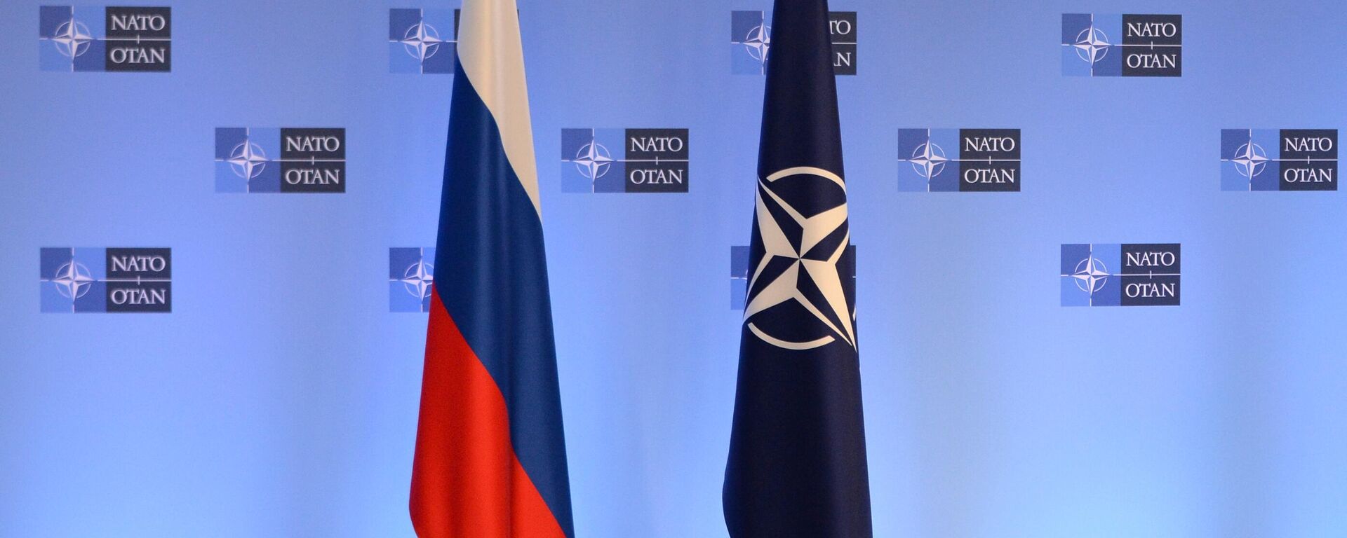 Флаги России и НАТО, фото из архива - Sputnik Азербайджан, 1920, 09.04.2025