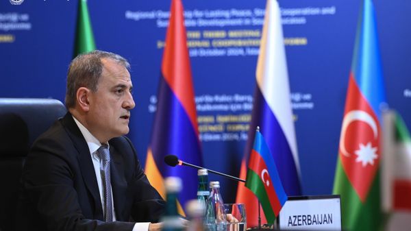 Министр иностранных дел Азербайджана Джейхун Байрамов на встрече в формате “3+3” в Стамбуле - Sputnik Азербайджан