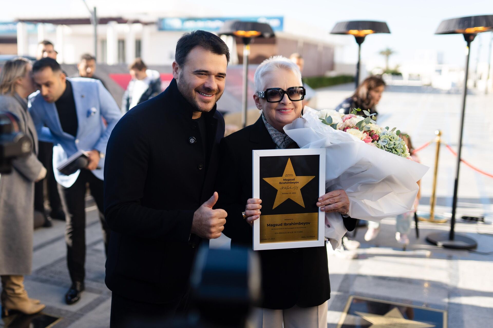 Церемония закладки звезды Максуда Ибрагимбекова в Walk of Fame в Баку - Sputnik Азербайджан, 1920, 27.10.2024