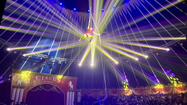 В Circus Sea Breeze представили уникальное цирковое представление Buffalo Show с участием лучших артистов из разных стран - Sputnik Азербайджан