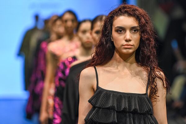 &quot;Azerbaijan Fashion Week&quot;in on yeddinci mövsümü başlayıb. - Sputnik Azərbaycan