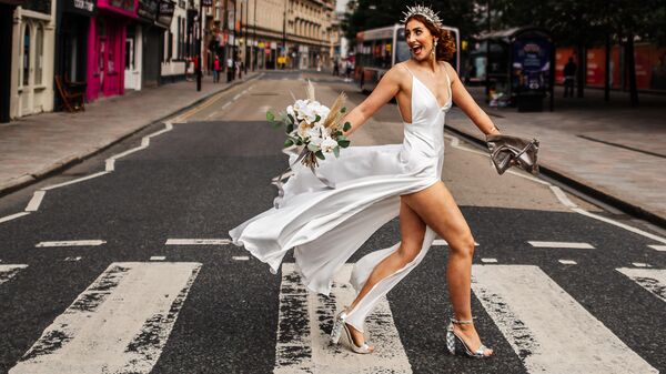 International Wedding Photographer Of The Year 2024 müsabiqəsinin SoloPortrait kateqoriyasında qalib olan ingilis fotoqraf Holli Materin fotoşəkili. - Sputnik Azərbaycan