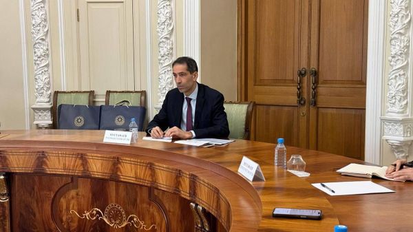 Посол Азербайджана в России Рахман Мустафаев был принят губернатором Свердловской области Евгением Куйвашевым - Sputnik Азербайджан