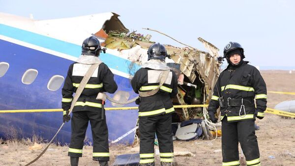 Azərbaycan Hava Yolları aviaşirkətinin Bakı-Qroznı reysini yerinə yetirən Embraer 190 təyyarəsinin Aktau şəhərinin yaxınlığında qəzaya uğraması - Sputnik Azərbaycan