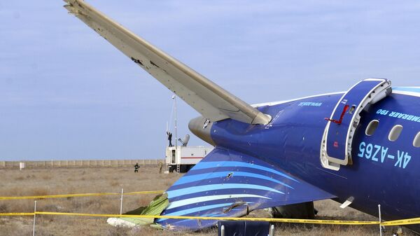 Azərbaycan Hava Yolları aviaşirkətinin Bakı-Qroznı reysini yerinə yetirən Embraer 190 təyyarəsinin Aktau şəhərinin yaxınlığında qəzaya uğraması - Sputnik Azərbaycan