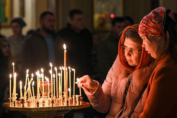 Рождественское богослужение в бакинском Кафедральном соборе святых Жен Мироносиц. - Sputnik Азербайджан