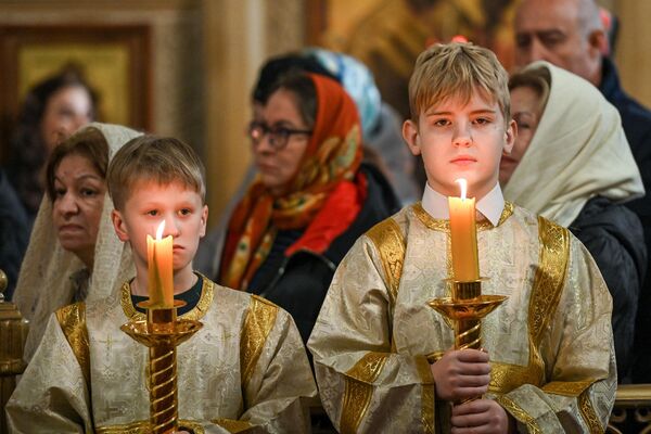 Рождественское богослужение в бакинском Кафедральном соборе святых Жен Мироносиц. - Sputnik Азербайджан