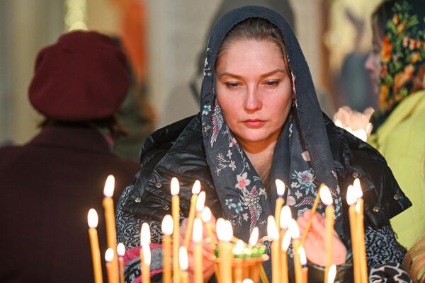 Рождественское богослужение в бакинском Кафедральном соборе святых Жен Мироносиц. - Sputnik Азербайджан