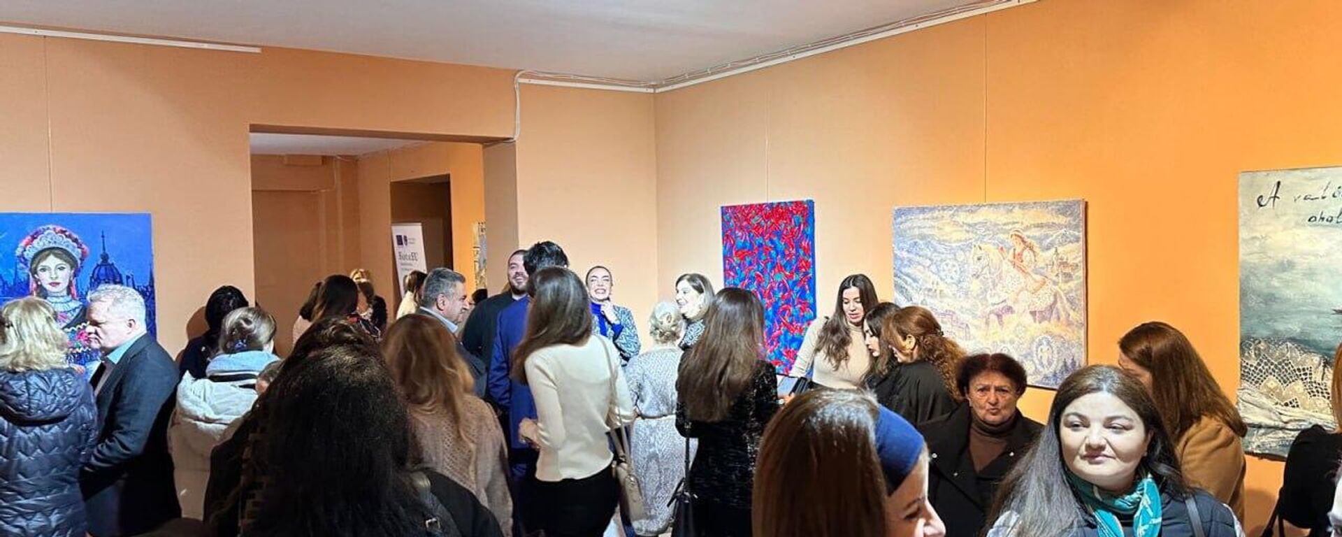 В Баку открылась выставка «Венгрия глазами азербайджанских художников» - Sputnik Азербайджан, 1920, 31.01.2025