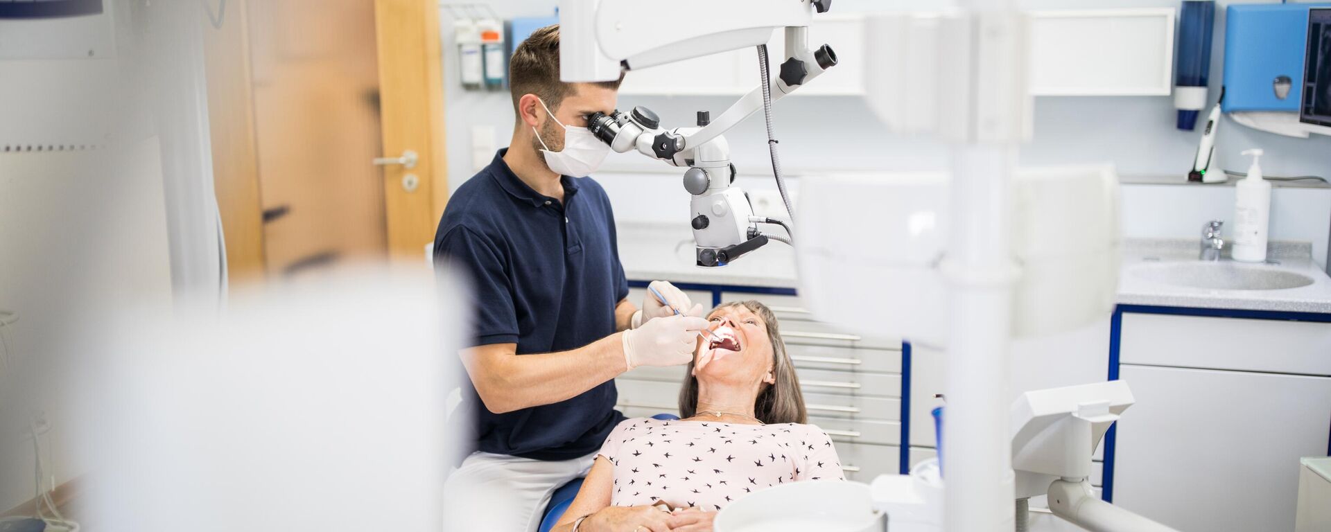 Shot of a male dentist - Sputnik Азербайджан, 1920, 14.02.2025