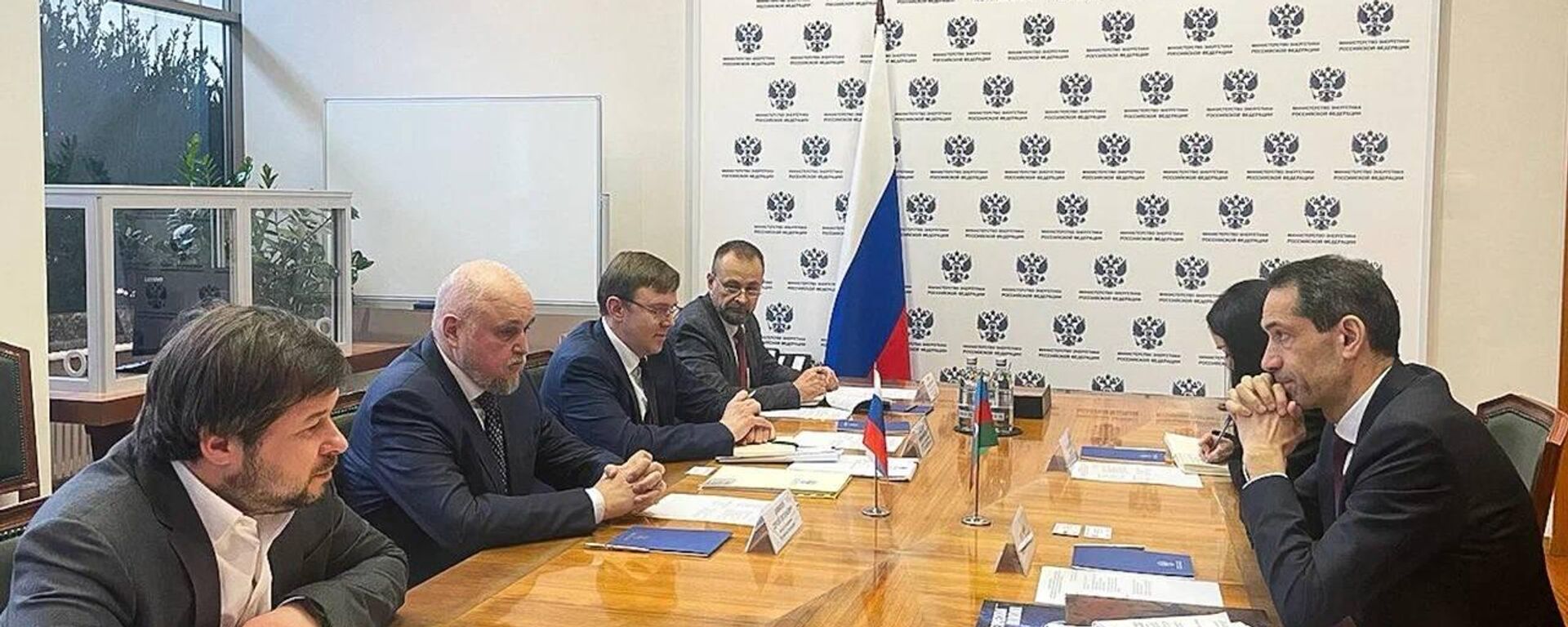 Встреча посла Азербайджана в РФ Рахмана Мустафаева с главой российского Минэнерго Сергеем Цивилевым - Sputnik Азербайджан, 1920, 21.02.2025