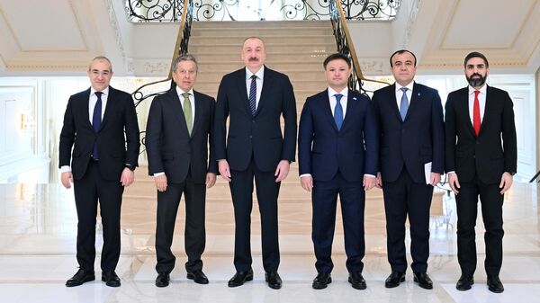 Президент Ильхам Алиев принял руководителей компаний «Татнефть», «КазМунайГаз» и «Узбекнефтегаз» - Sputnik Азербайджан