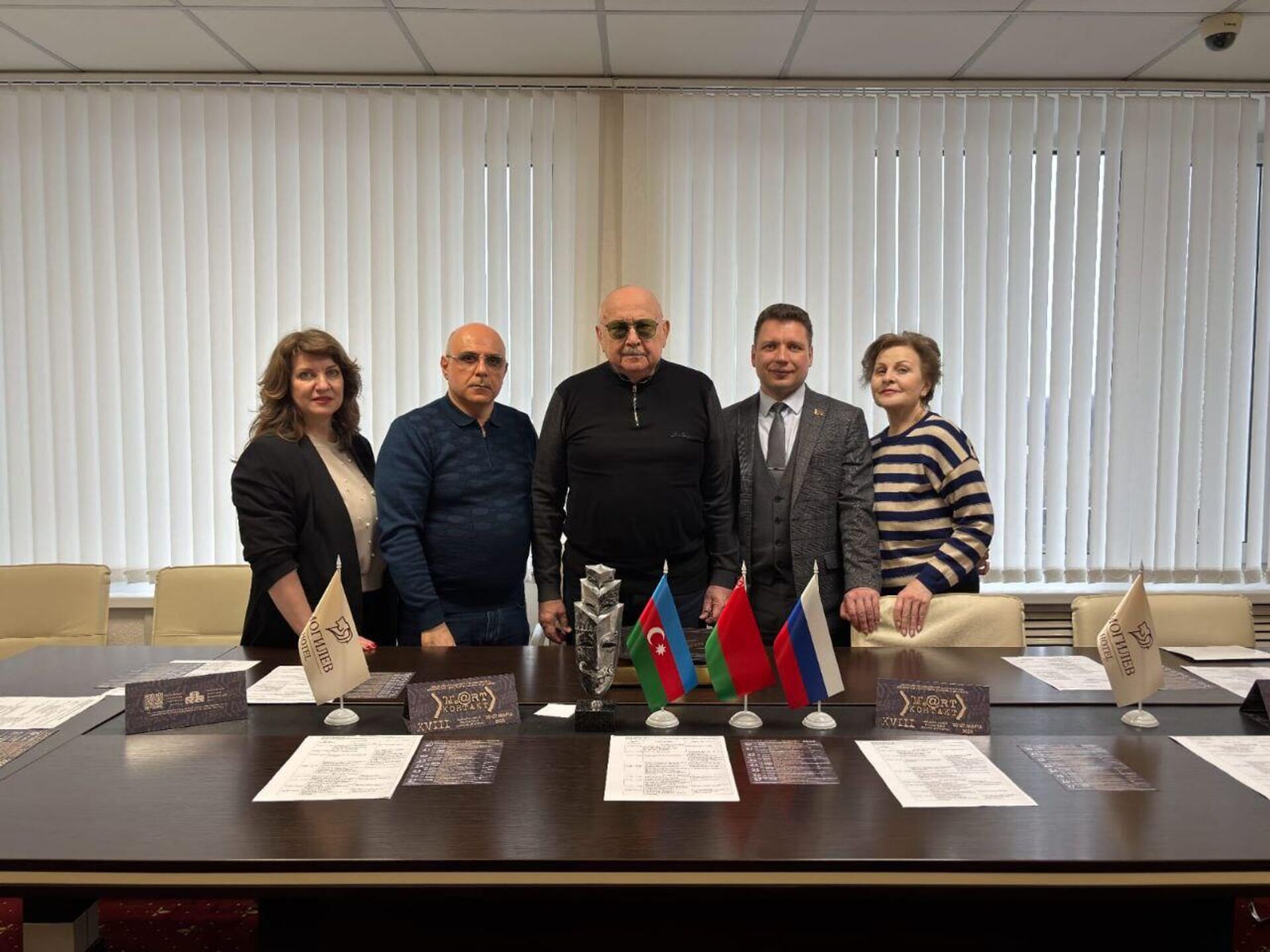 Азербайджанский государственный академический русский драматический театр впервые принял участие в Международном молодежном театральном форуме М.@rt.контакт-2025 Азербайджанский государственный академический русский драматический театр впервые принял участие в Международном молодежном театральном форуме М.@rt.контакт-2025 - Sputnik Азербайджан, 1920, 26.03.2025