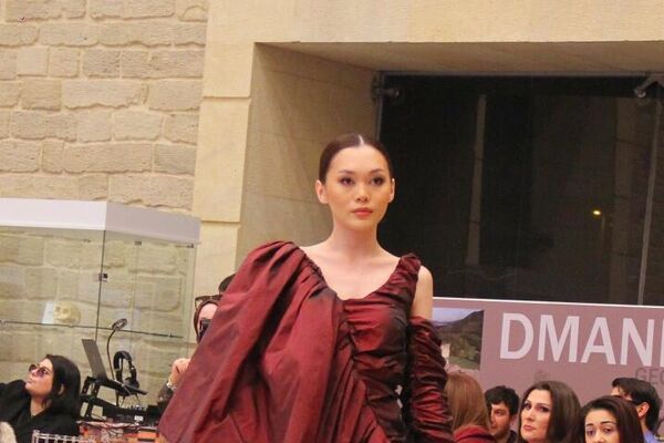 В Музее каменной летописи впервые прошла международная Бакинская Неделя культуры и творческой моды. - Sputnik Азербайджан