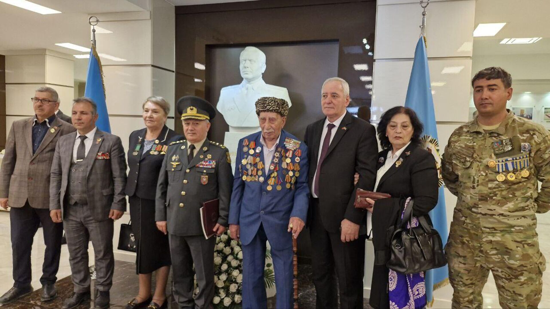 Конференция на тему «Роль Азербайджана во Второй мировой войне», посвященная 80-летию победы в Великой Отечественной войне Конференция на тему «Роль Азербайджана во Второй мировой войне», посвященная 80-летию победы в Великой Отечественной войне - Sputnik Азербайджан, 1920, 10.04.2025