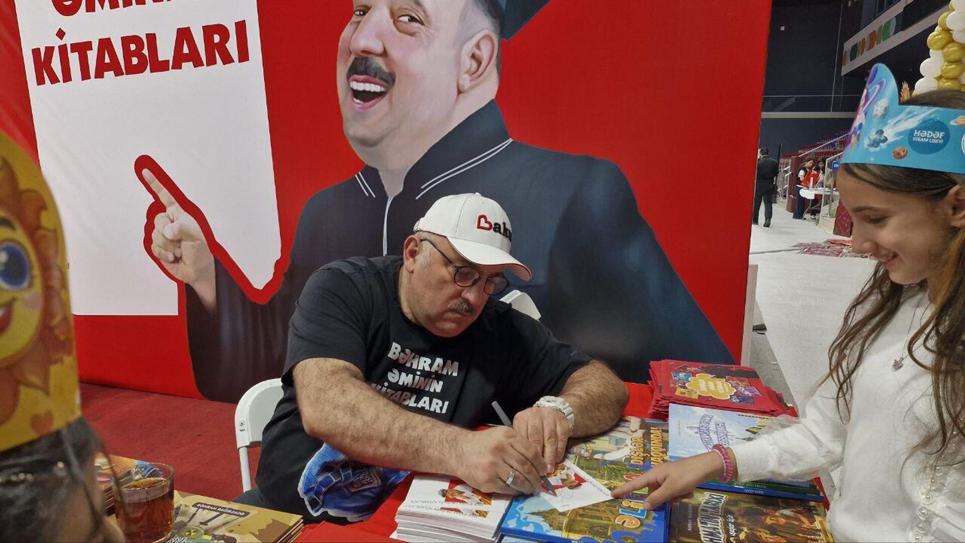 В Бакинском дворце спорта стартовал IV Фестиваль детских книг В Бакинском дворце спорта стартовал IV Фестиваль детских книг - Sputnik Азербайджан, 1920, 12.04.2025