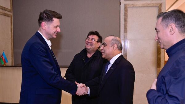 Председатель Сената парламента Румынии прибыл в Азербайджан с официальным визитом
 - Sputnik Азербайджан