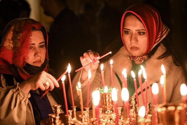 Пасхальное богослужение в Кафедральном соборе св. Жен-Мироносиц в Баку Пасхальное богослужение в Кафедральном соборе св. Жен-Мироносиц в Баку - Sputnik Азербайджан