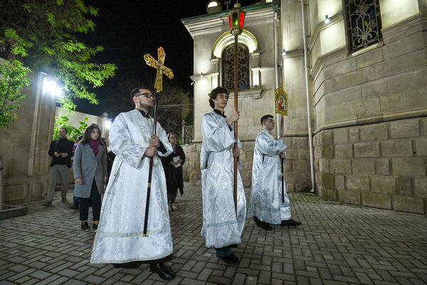 Пасхальное богослужение в Кафедральном соборе св. Жен-Мироносиц в Баку Пасхальное богослужение в Кафедральном соборе св. Жен-Мироносиц в Баку - Sputnik Азербайджан