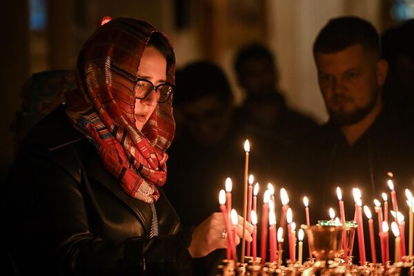 Пасхальное богослужение в Кафедральном соборе св. Жен-Мироносиц в Баку Пасхальное богослужение в Кафедральном соборе св. Жен-Мироносиц в Баку - Sputnik Азербайджан