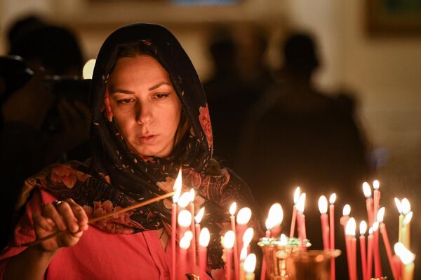 Пасхальное богослужение в Кафедральном соборе св. Жен-Мироносиц в Баку Пасхальное богослужение в Кафедральном соборе св. Жен-Мироносиц в Баку - Sputnik Азербайджан